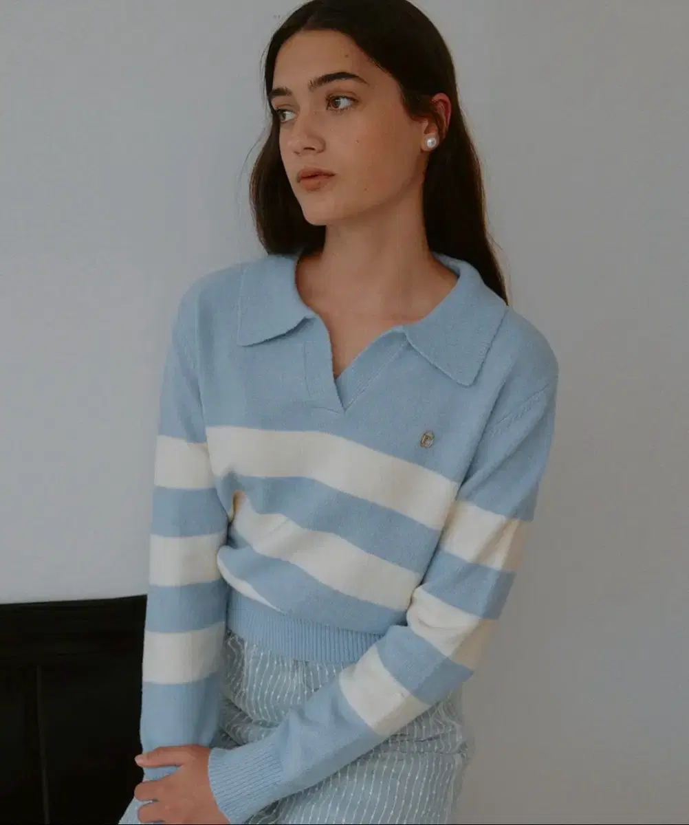 [로라로라]COLLAR LOGO STRIPE KNIT BLUE